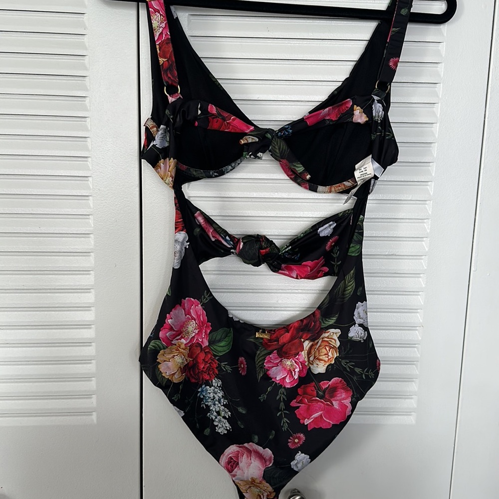 Swimsuit - Picture 4 of 4